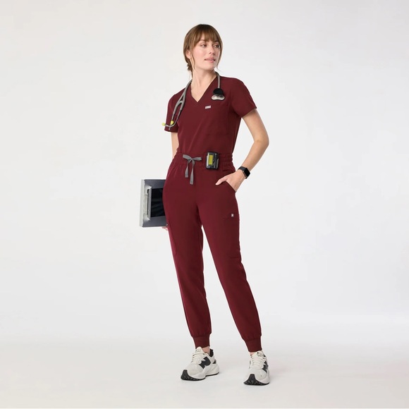 Figs Women’s Burgundy High Waisted Relaxed Fionx Jogger Scrub Pant Size: XS/P - Picture 3 of 15